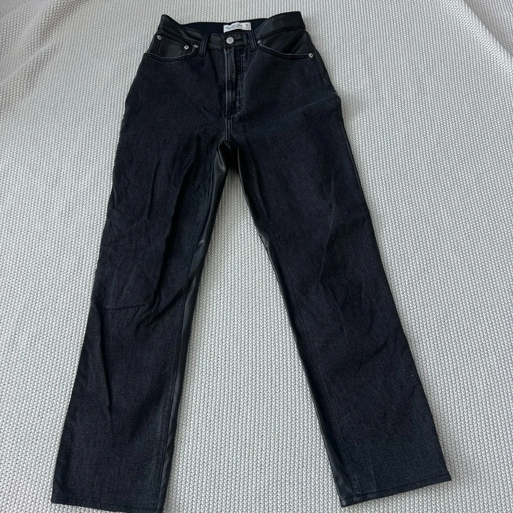 Abercrombie & Fitch sleek black